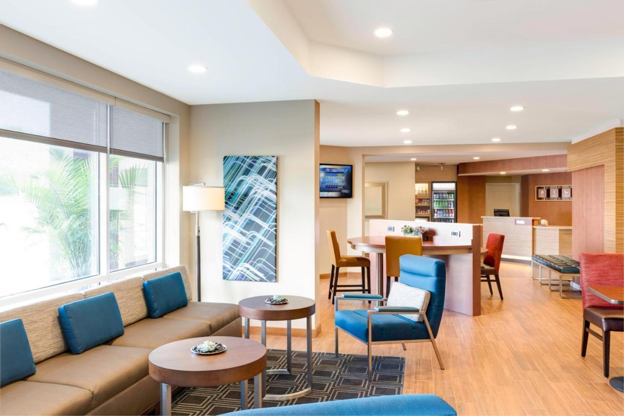 Towneplace Suites By Marriott Grand Rapids Airport Southeast Esterno foto