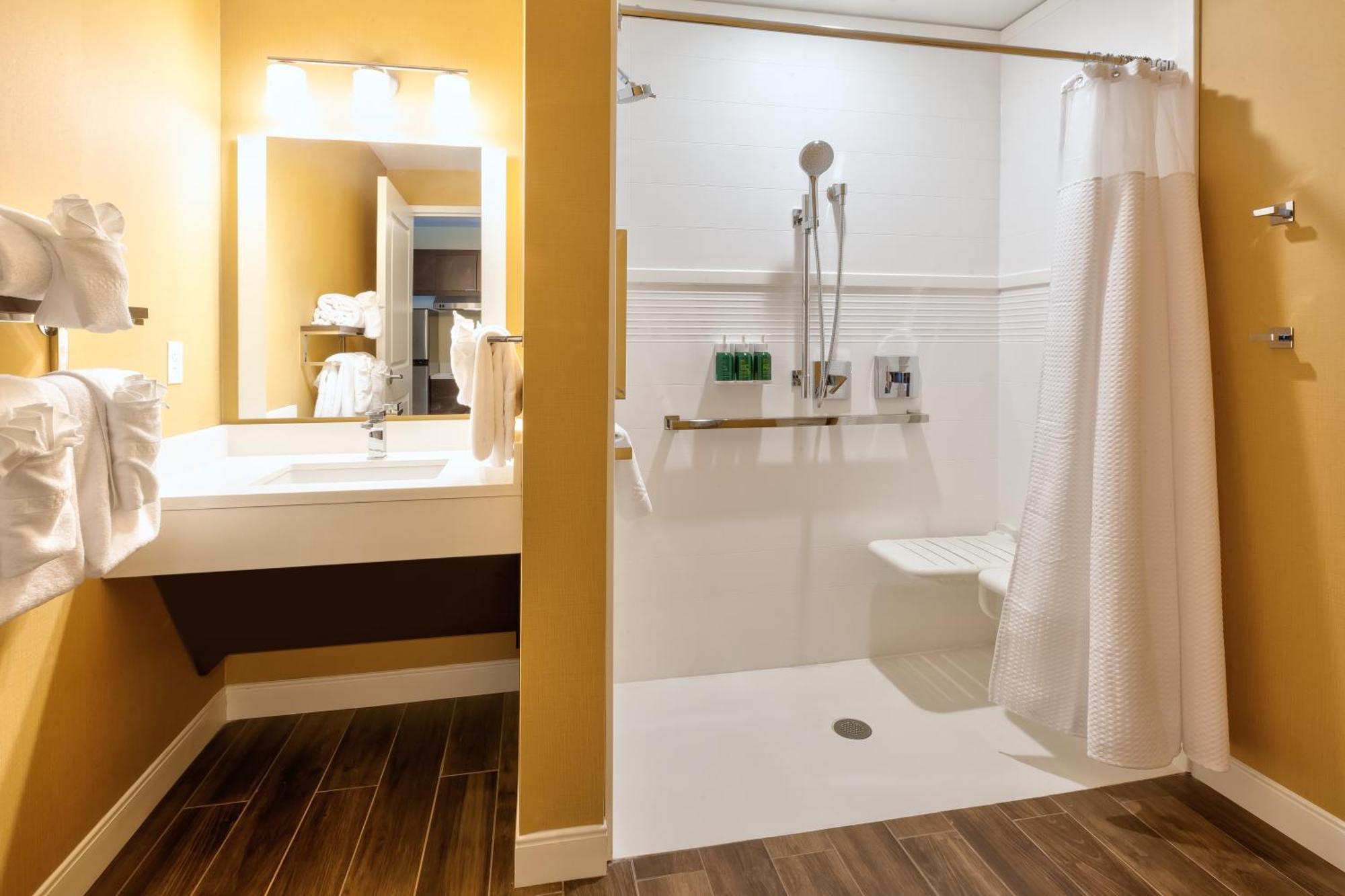 Towneplace Suites By Marriott Grand Rapids Airport Southeast Esterno foto