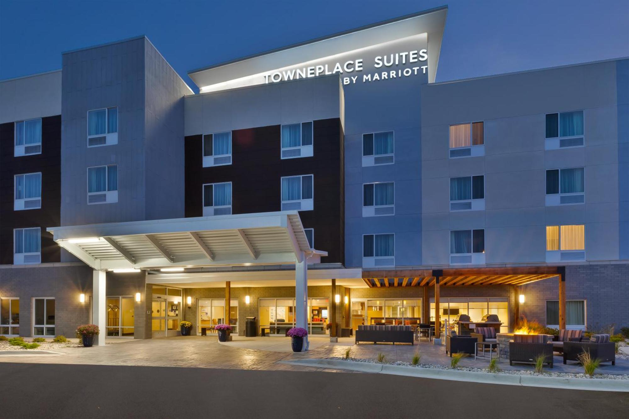 Towneplace Suites By Marriott Grand Rapids Airport Southeast Esterno foto