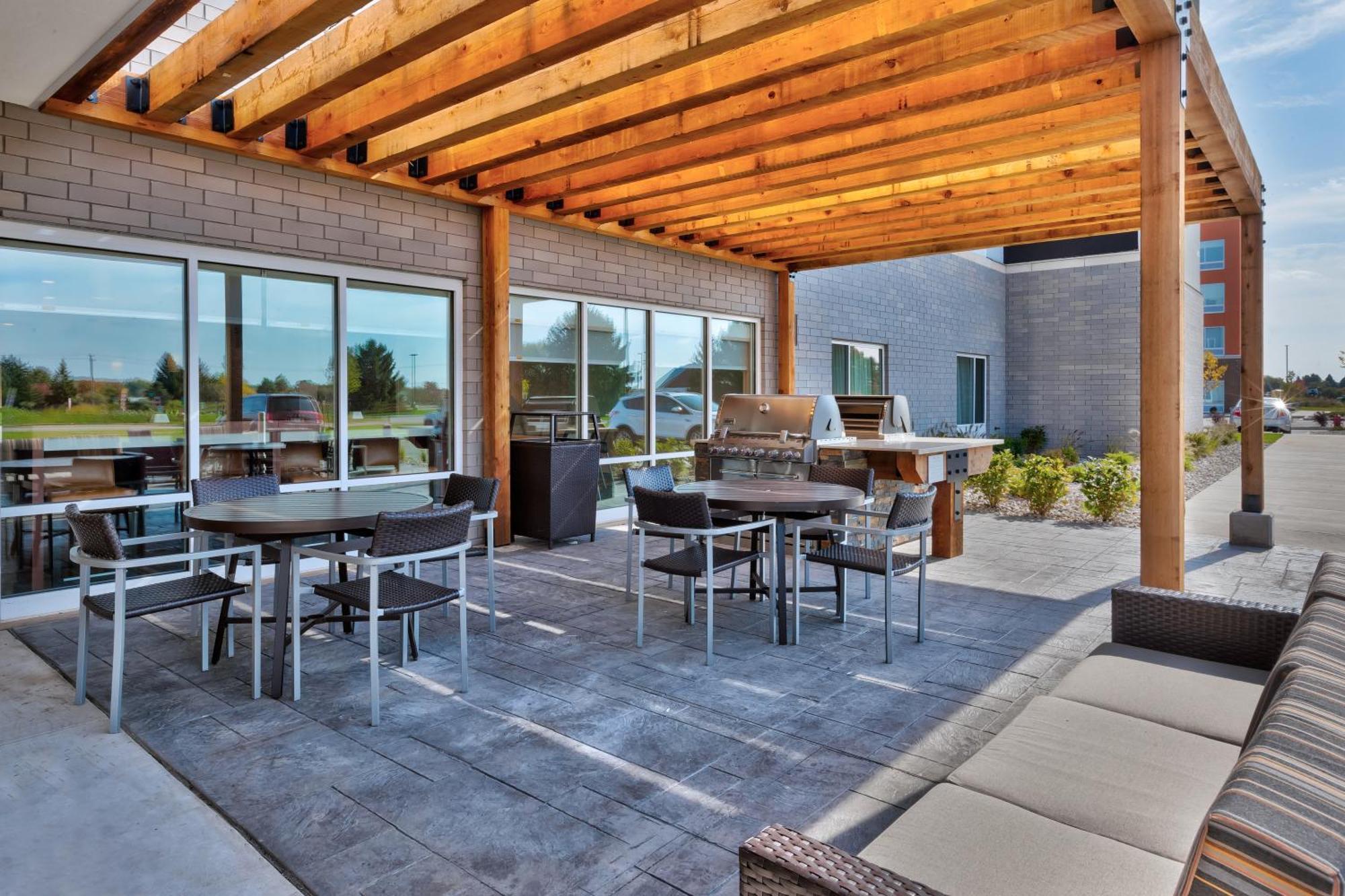 Towneplace Suites By Marriott Grand Rapids Airport Southeast Esterno foto