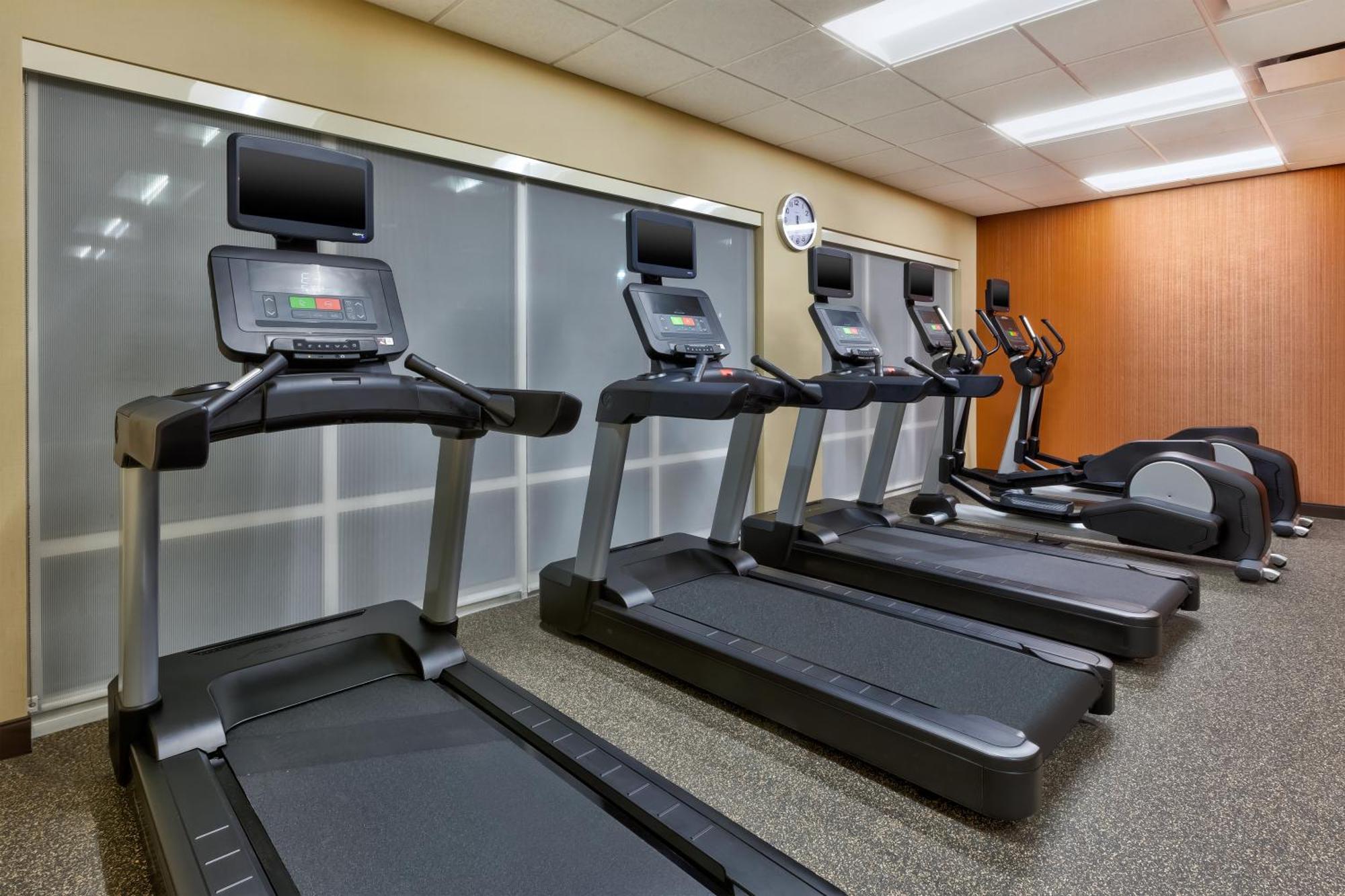 Towneplace Suites By Marriott Grand Rapids Airport Southeast Esterno foto