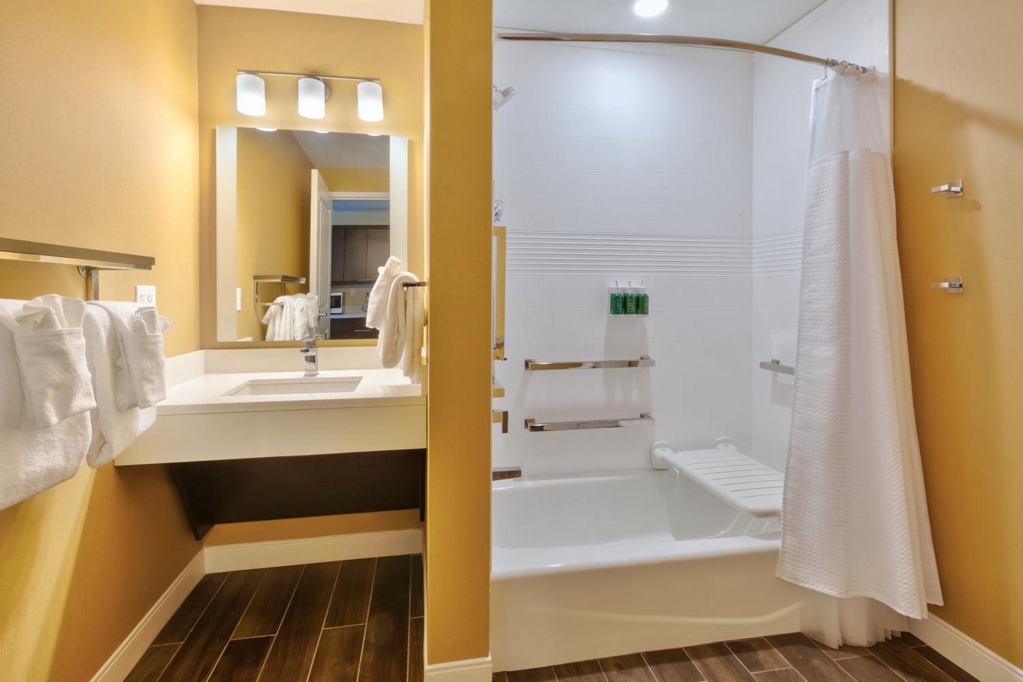 Towneplace Suites By Marriott Grand Rapids Airport Southeast Esterno foto