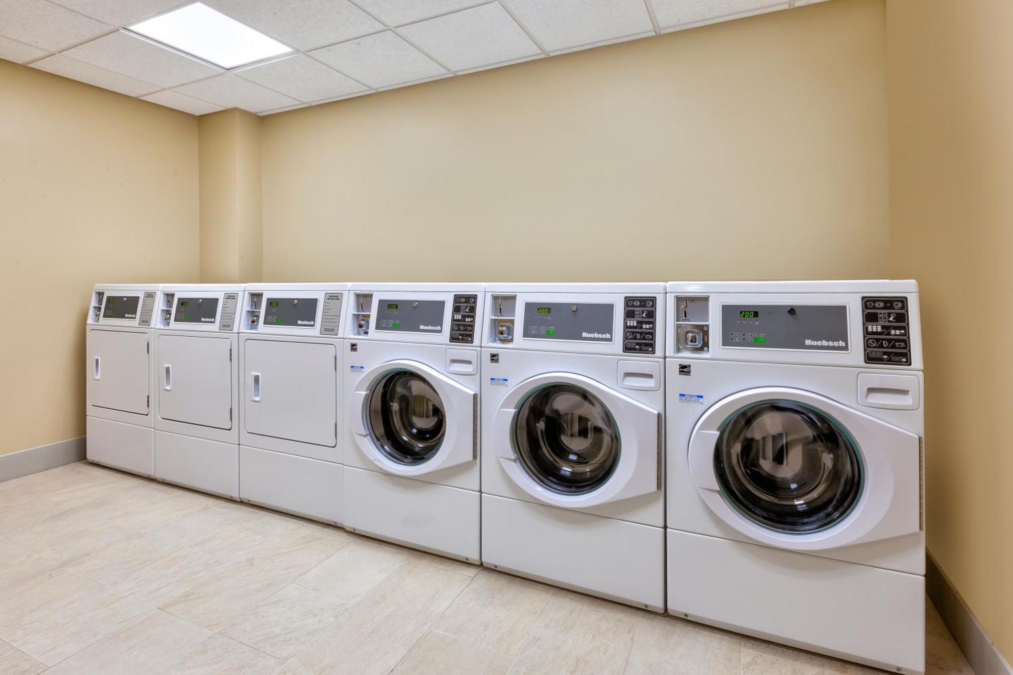 Towneplace Suites By Marriott Grand Rapids Airport Southeast Esterno foto